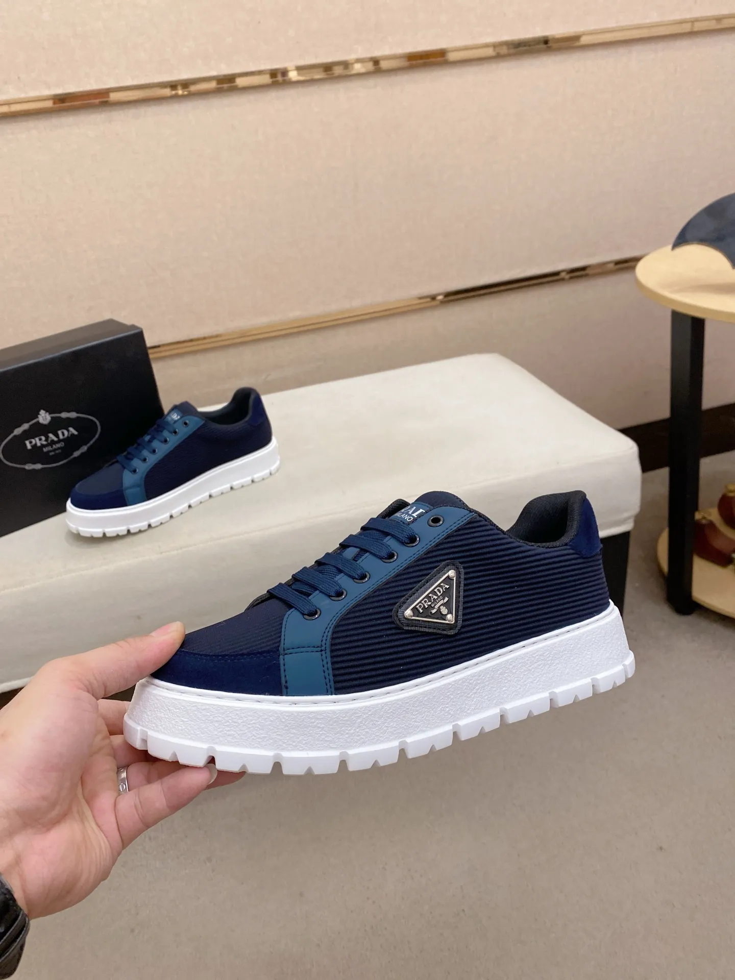 Men's men's shoes💰: 440💰[Prada～Prada] Trendy new styles are on the market. Same style as the official website. Counter quality. Original version. [Strong] [Strong] Imported selected first-layer cowhide. Comfortable and breathable sheepskin lining, fine workmanship, upper layer made of 100% pure cowhide, original last shape, comfortable on the feet, shoe sizes 38 to 44